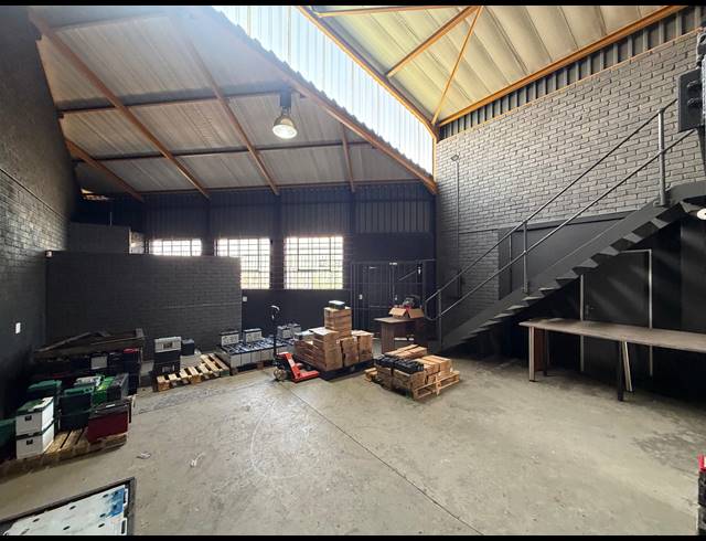 140M² WAREHOUSE TO LET IN HALFWAY HOUSE